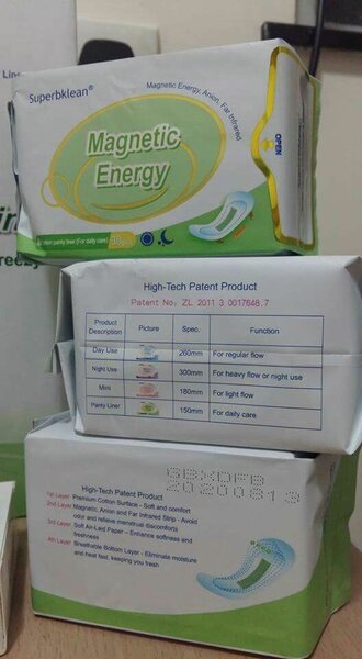 Serviettes hygiéniques magnétiques