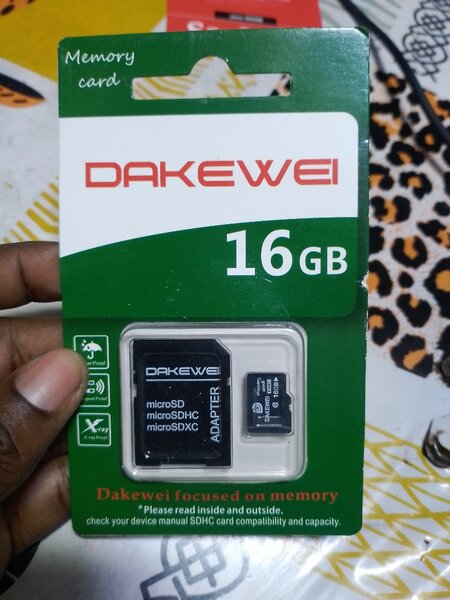 Carte MicroSD 16GB DAKEWEI avec adaptateur