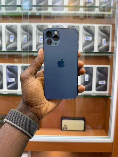 iPhone 12pro max 128go quasi neuf