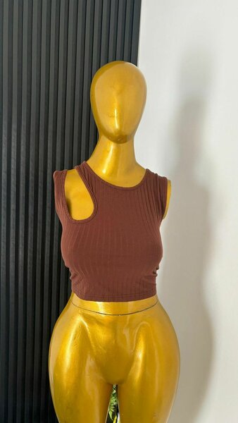 Top court asymétrique femme