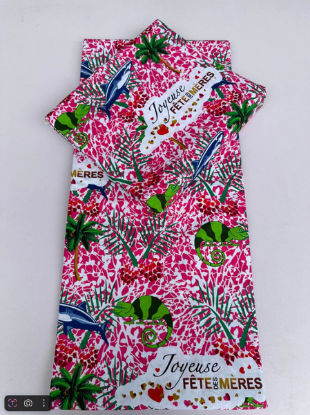 Tissu rose à motifs