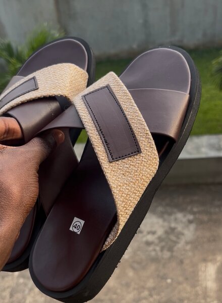 Sandales en cuir tissé