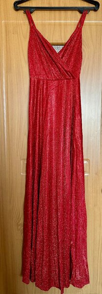 Длинное красное платье