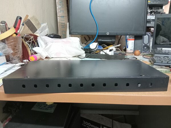 Boîtier mural métallique