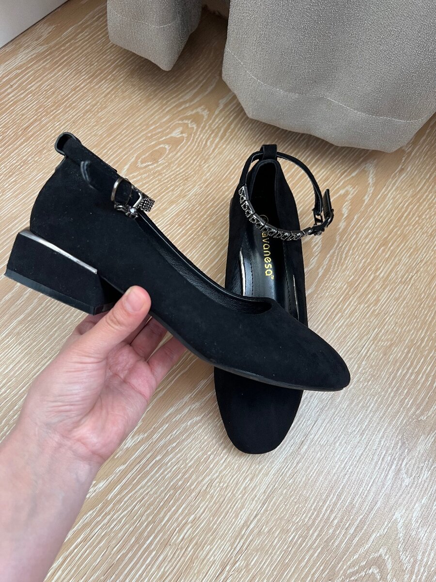 Женские туфли в черном цвете