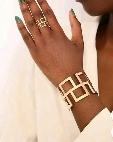 Bracelet design élégant doré