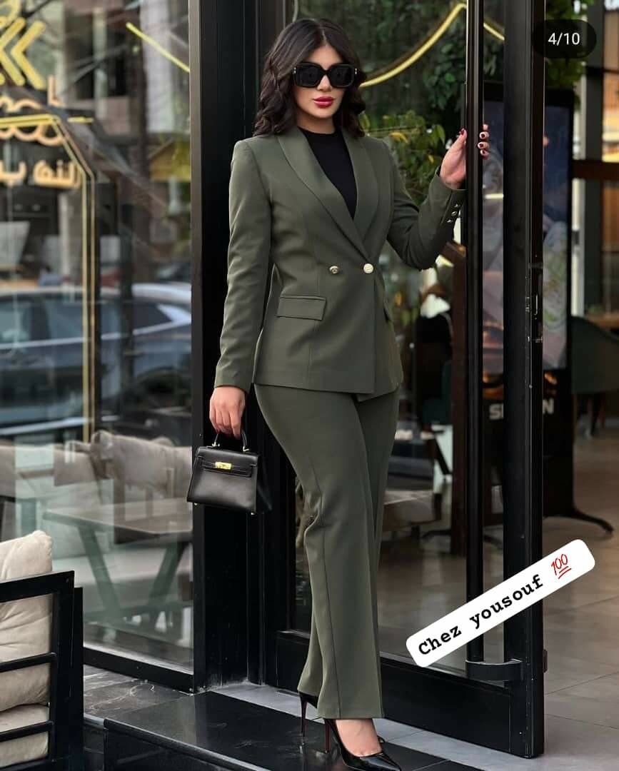 Tailleur élégant femme