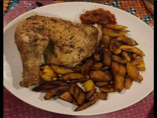 Poulet grillé avec plantains