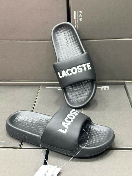 Claquettes Lacoste Élegantes