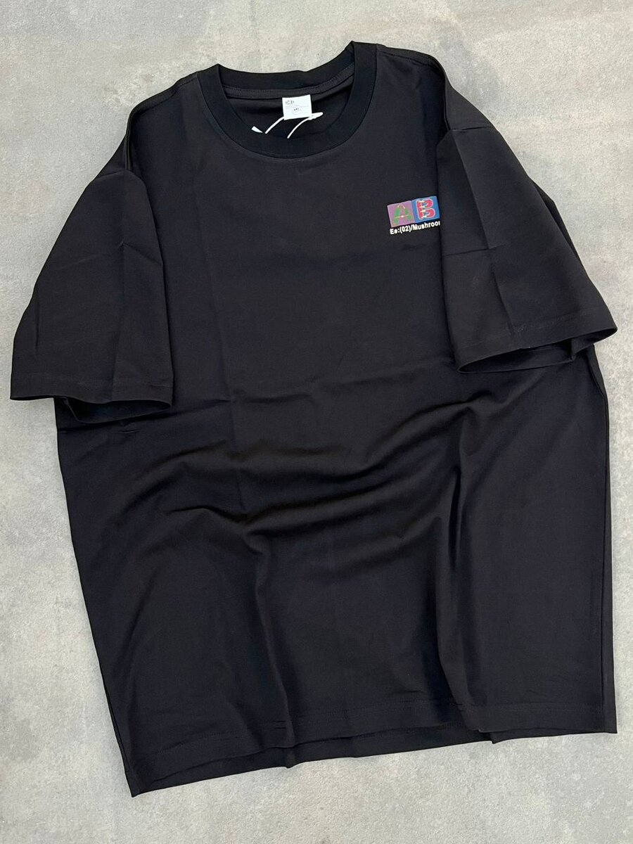 T-shirt unisexe noir minimaliste