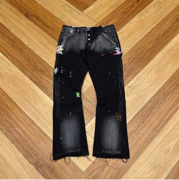 Pantalon noir artistiquement