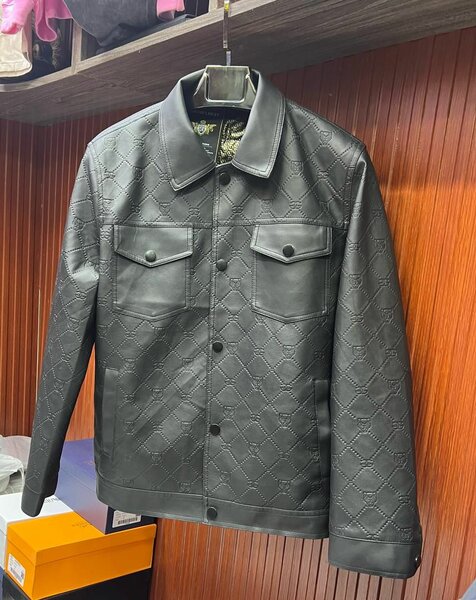 Veste en cuir avec col en fourrure