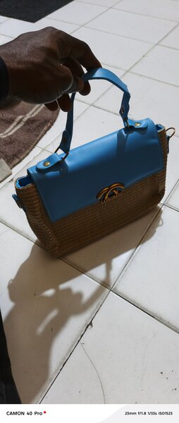 Sac à main en osier et cuir