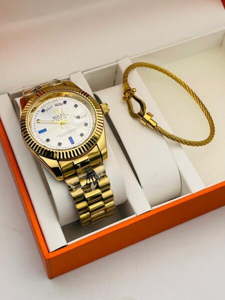 Montre style luxe doré