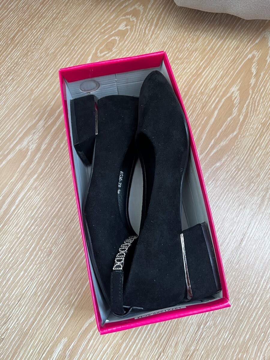 Женские туфли в черном цвете