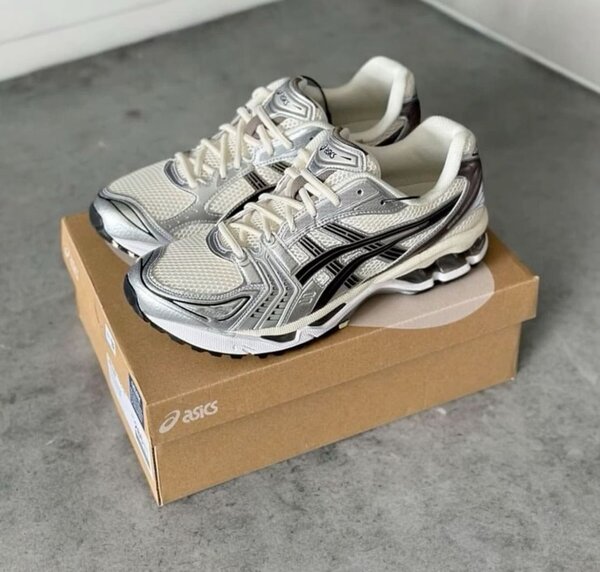 Chaussures de sport Asics élégantes