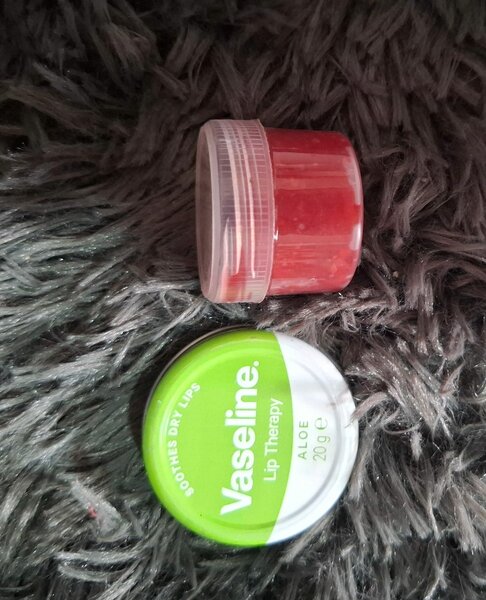 Vaseline + Lèvres roses