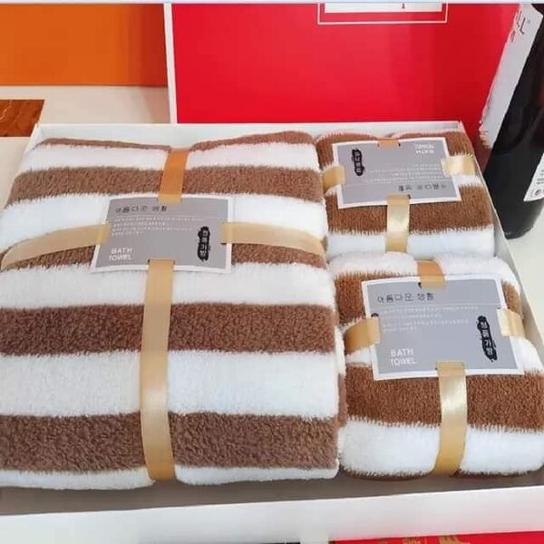 Vos chics serviettes de bain en peluche douces et confortables sont disponibles 3 en 1