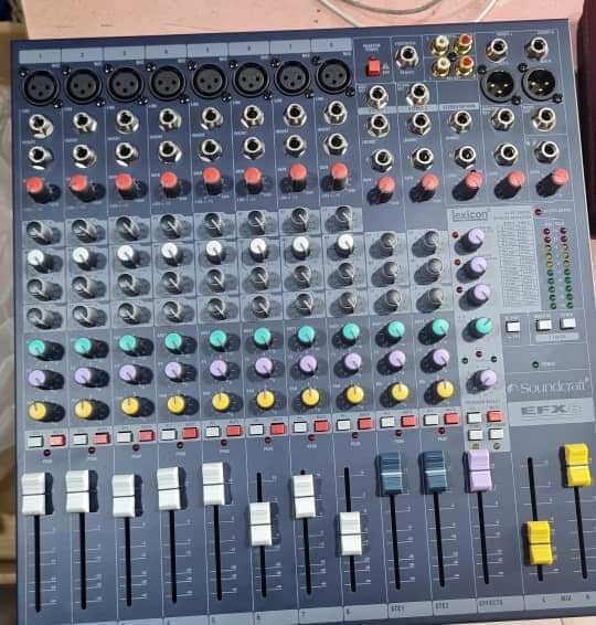 Table de mixage soundcraft 8p