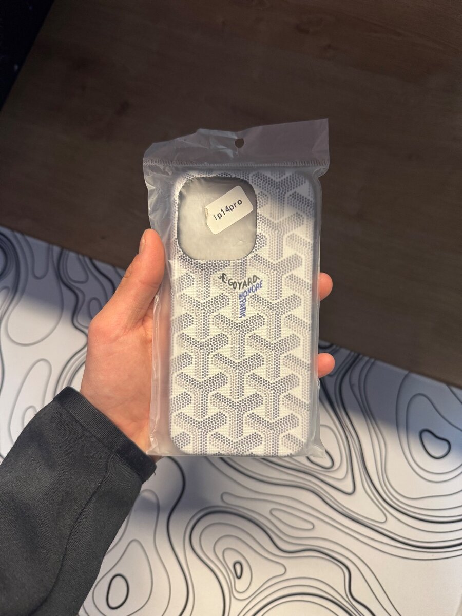 Чехлы от Goyard на айфон