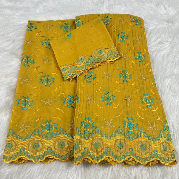 Tissu brodé floral coloré