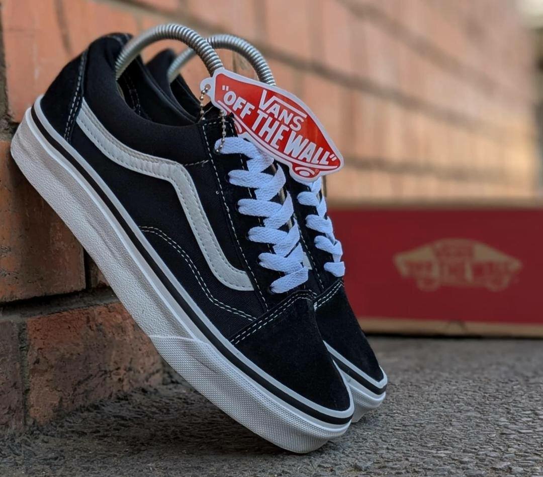 NIKE SNEAKERS,VANS,YEEZY SLIDES