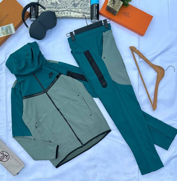 Nike Men's Tracksuit Set