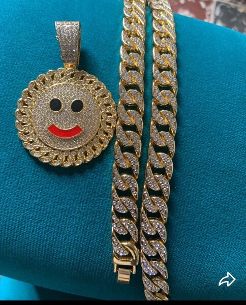 Collier et pendentif sourire