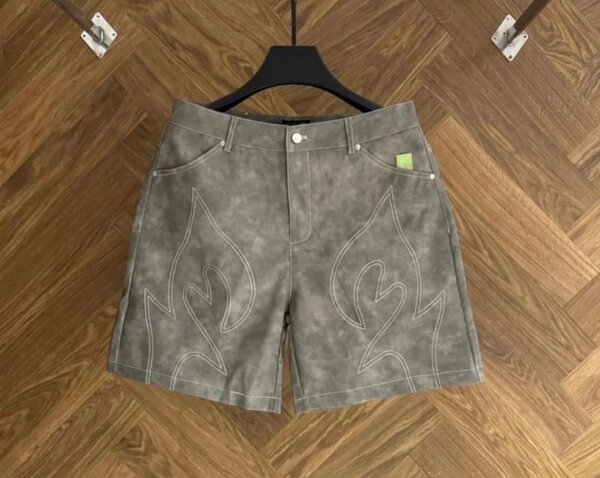 Shorts en cuir style rétro