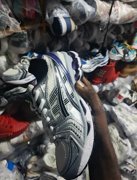 Baskets de running argentées