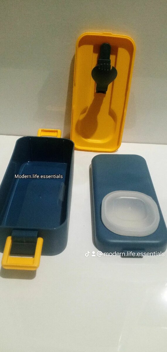 Rectangular YAKADA lunch box. Free spoon and extra container