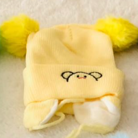 Hat with pompon for babies yellow