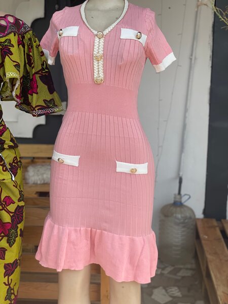 Robe élégante en tricot rose