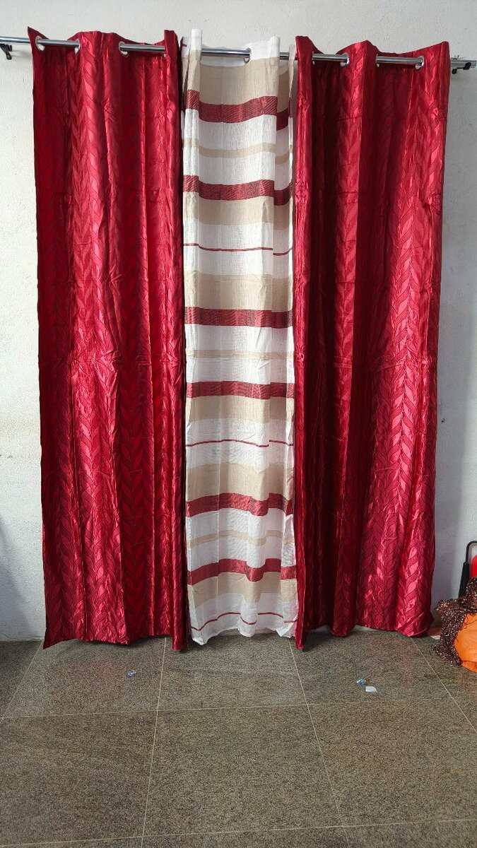 Rideaux élégants en soie rouge