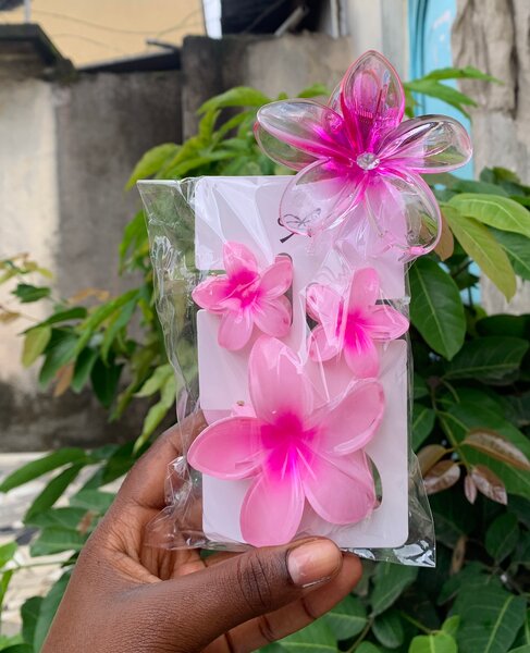 Pince fleur à cheveux