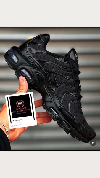 Basket NIKE TN authentique dans carton