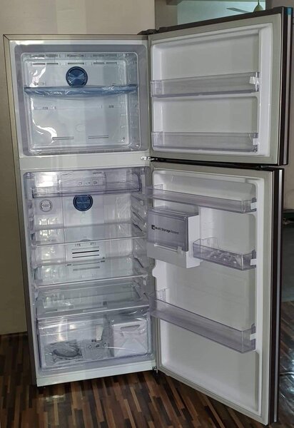 Réfrigérateur moderne inox