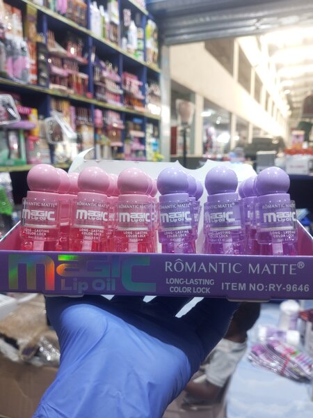 Huile à lèvres magique