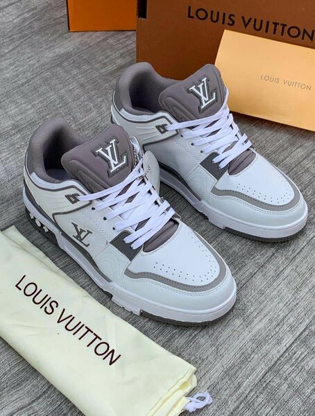 Louis Vuitton Sneakers