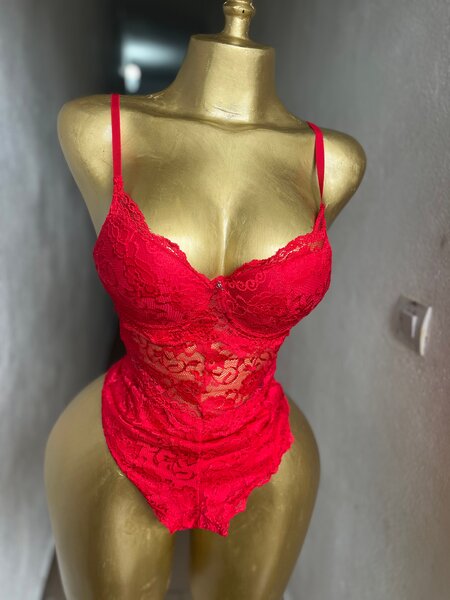 Body en dentelle rouge sexy