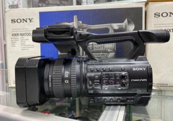 Caméscope Sony 4K HXR-NX200
