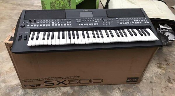 Yamaha PSR-SX600 Keyboard