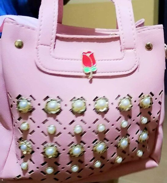 Sac à main élégant perlé