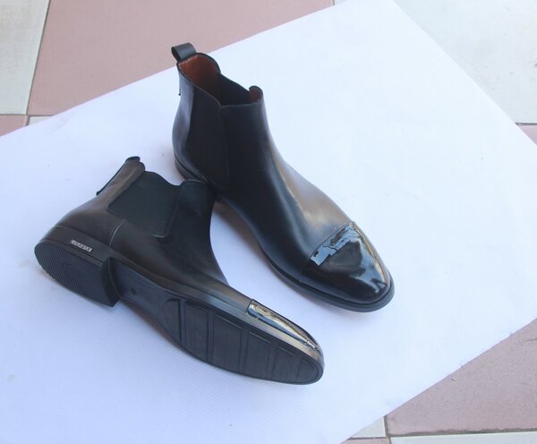 patient toe cap chelsea boots