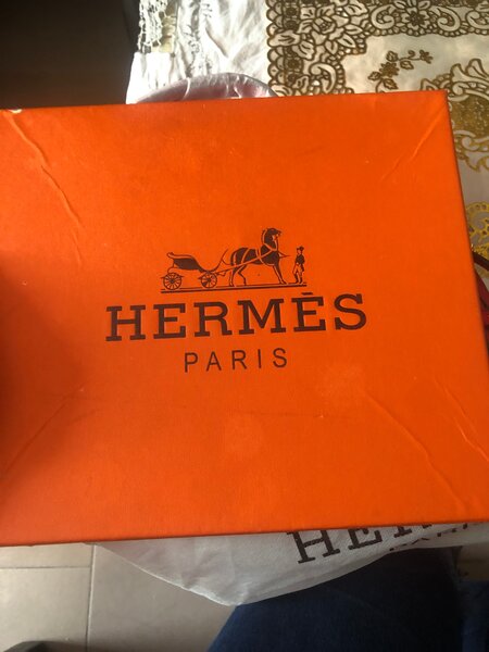 Sac à main rouge Hermès élégant