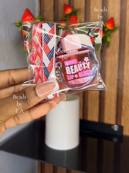 Set de bracelets colorés avec gloss