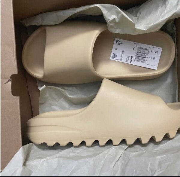 YEEZY SLIDES