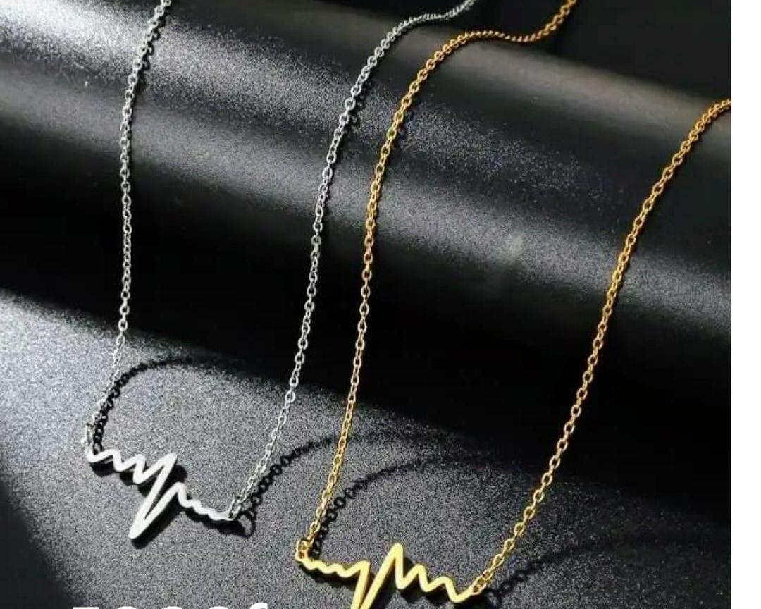 Faux piercing et chaîne