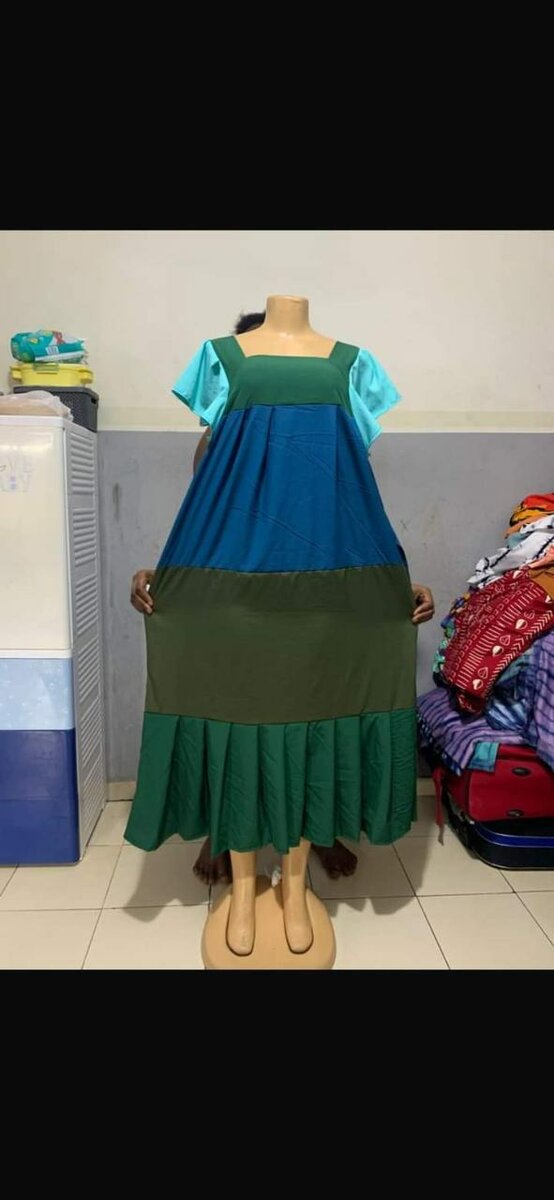 Robe courte disponible a 7000fr