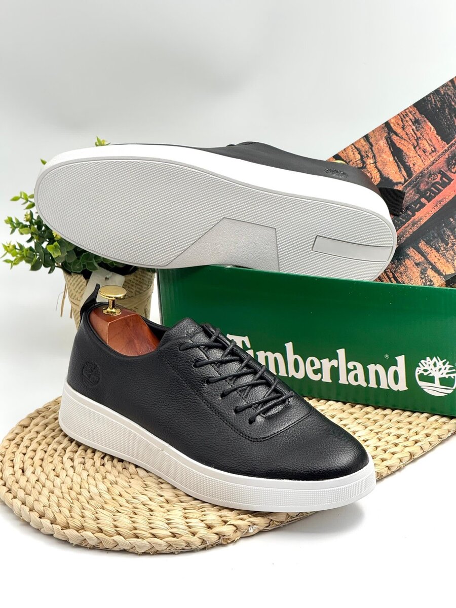 TIMBERLAND BLACK AND WHITE